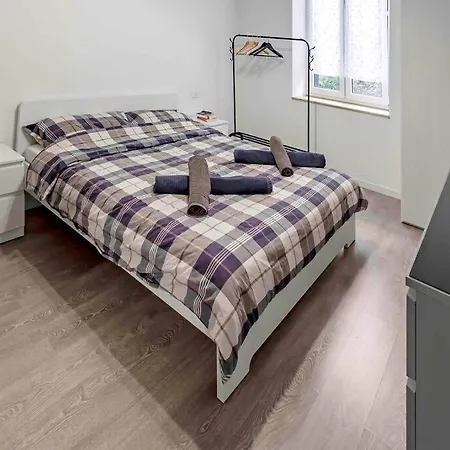 Modern Retreat, Views & Walkability *