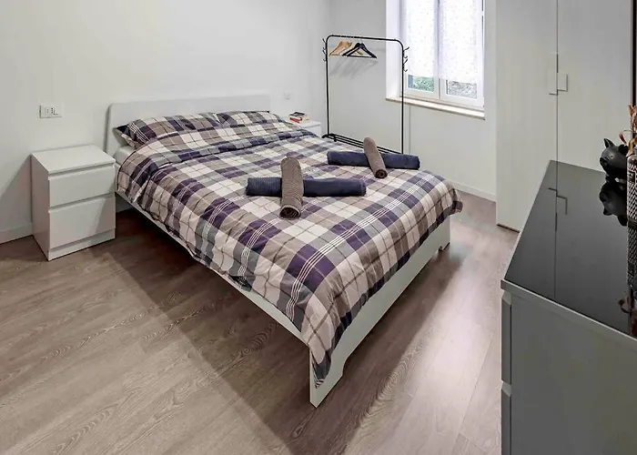 Modern Retreat, Views & Walkability *